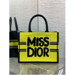 Borsa Dior Media Book Tote Bag Giallo e Blu Miss Dior Graffiti Embroidery Replica originale di alta qualità Miglior Falso Borsa Dior Media Book Tote Bag Giallo e Blu Miss Dior Graffiti Embroidery Economiche Premium