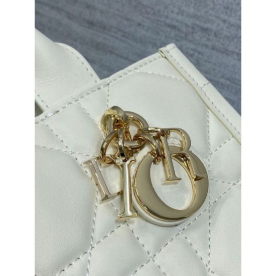 Miglior Falso Dior Mini Book Tote Bag con Tracolla Bianca Macrocannage Pelle di Vitello Economiche Premium
