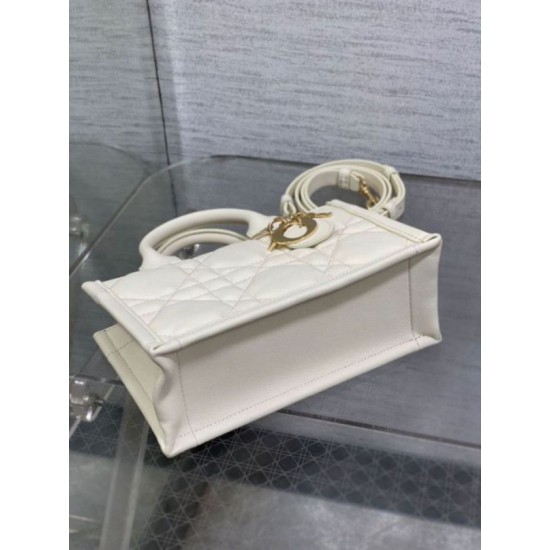 Miglior Falso Dior Mini Book Tote Bag con Tracolla Bianca Macrocannage Pelle di Vitello Economiche Premium