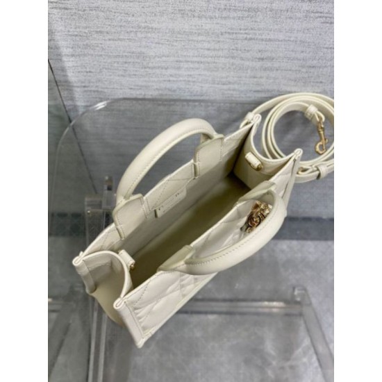 Miglior Falso Dior Mini Book Tote Bag con Tracolla Bianca Macrocannage Pelle di Vitello Economiche Premium