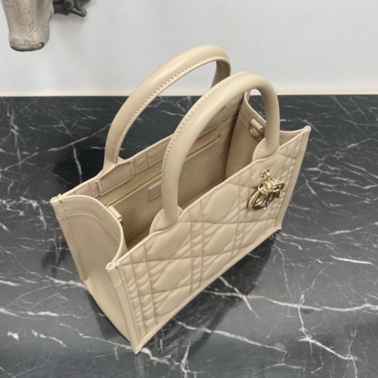 Replica perfetta Borsa Dior piccola book tote con tracolla Pelle di vitello macrocannage beige Imitazione Outlet Online