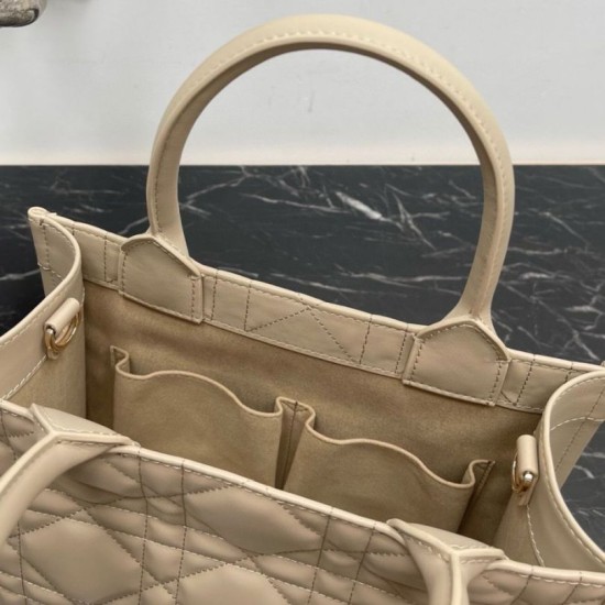 Replica perfetta Borsa Dior piccola book tote con tracolla Pelle di vitello macrocannage beige Imitazione Outlet Online