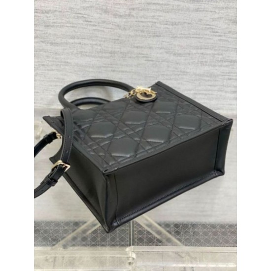 Migliore Repliche Borsa Dior piccola book tote con tracolla Pelle di vitello macrocannage nera Economiche Outlet Online