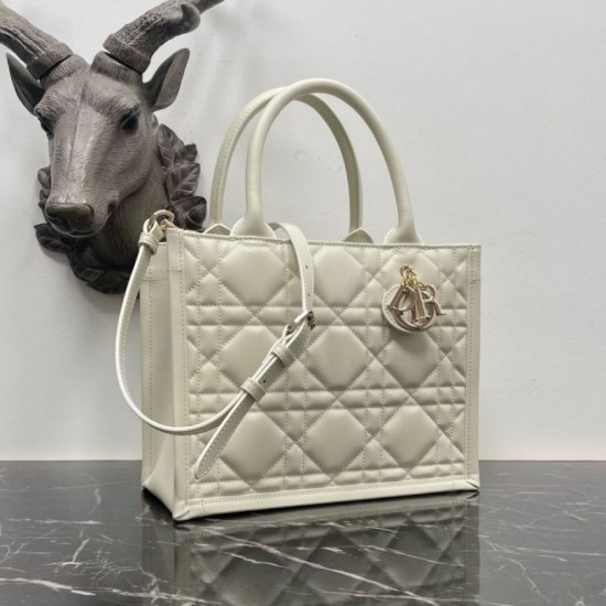 Miglior Falso Borsa Dior piccola book tote con tracolla Pelle di vitello macrocannage bianca Economiche Premium