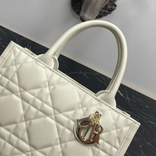 Miglior Falso Borsa Dior piccola book tote con tracolla Pelle di vitello macrocannage bianca Economiche Premium