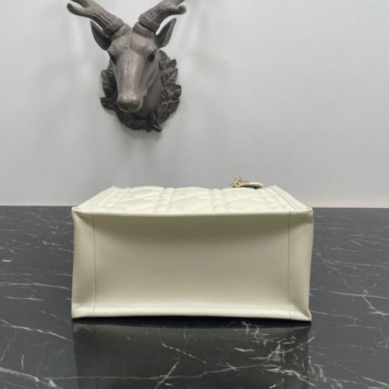 Miglior Falso Borsa Dior piccola book tote con tracolla Pelle di vitello macrocannage bianca Economiche Premium