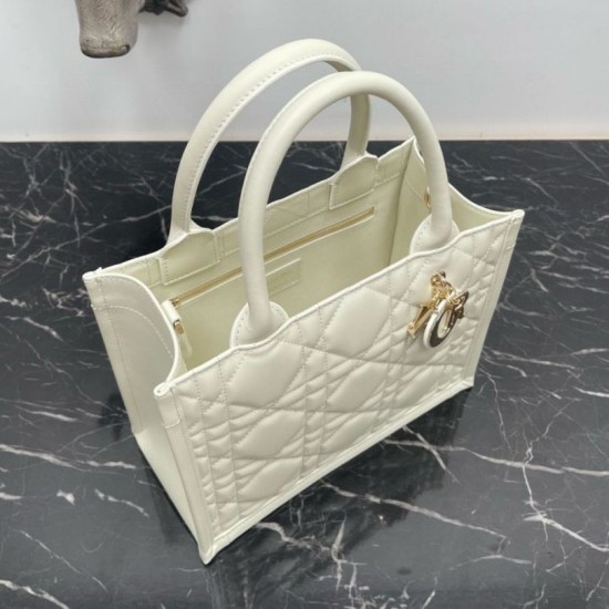 Miglior Falso Borsa Dior piccola book tote con tracolla Pelle di vitello macrocannage bianca Economiche Premium