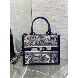 Replica perfetta Dior Small Book Tote Bag con tracolla Toile de Jouy Sauvage Embroidery con pelle di vitello blu Imitazione Outlet Online