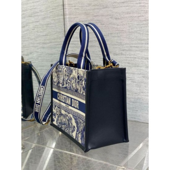 Replica perfetta Dior Small Book Tote Bag con tracolla Toile de Jouy Sauvage Embroidery con pelle di vitello blu Imitazione Outlet Online