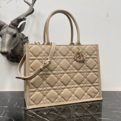 Dior Medium Book Tote Bag con tracolla Beige Macrocannage Replica originale di alta qualità Replica perfetta Dior Medium Book Tote Bag con tracolla Beige Macrocannage Imitazione Outlet Online