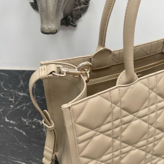 Dior Medium Book Tote Bag con tracolla Beige Macrocannage Replica originale di alta qualità Replica perfetta Dior Medium Book Tote Bag con tracolla Beige Macrocannage Imitazione Outlet Online