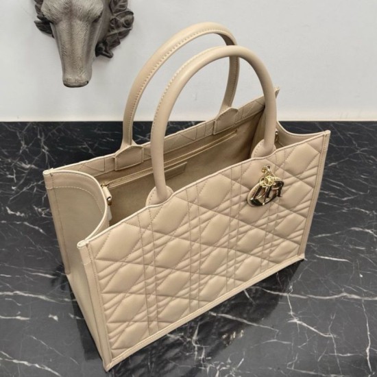 Dior Medium Book Tote Bag con tracolla Beige Macrocannage Replica originale di alta qualità Replica perfetta Dior Medium Book Tote Bag con tracolla Beige Macrocannage Imitazione Outlet Online