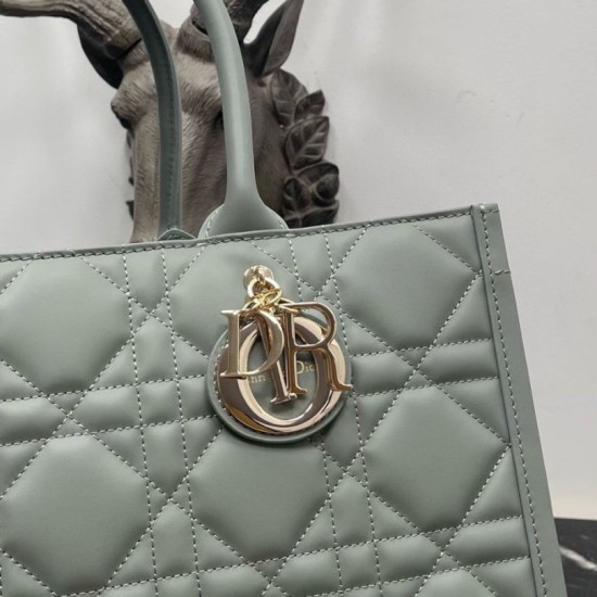 Perfette Qualità Repliche Dior Medium Book Tote Bag con tracolla Grigio Macrocannage Imitazione Miglior Falso Dior Medium Book Tote Bag con tracolla Grigio Macrocannage Economiche Premium