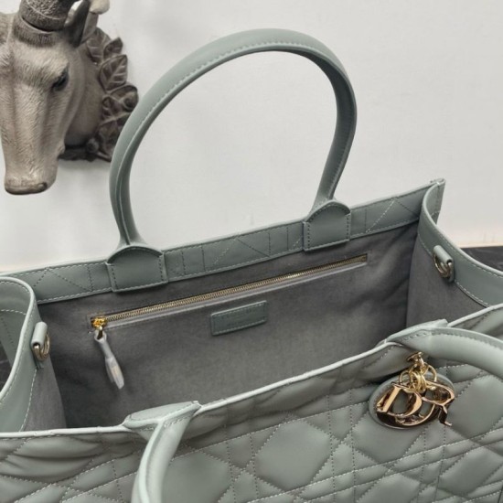 Perfette Qualità Repliche Dior Medium Book Tote Bag con tracolla Grigio Macrocannage Imitazione Miglior Falso Dior Medium Book Tote Bag con tracolla Grigio Macrocannage Economiche Premium