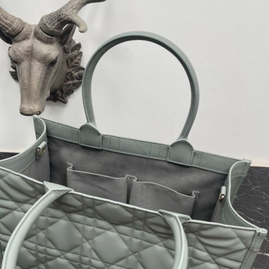 Perfette Qualità Repliche Dior Medium Book Tote Bag con tracolla Grigio Macrocannage Imitazione Miglior Falso Dior Medium Book Tote Bag con tracolla Grigio Macrocannage Economiche Premium