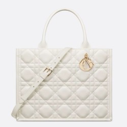 Miglior Falso Borsa tote Dior media a libro con tracolla Pelle di vitello macrocannage bianca Economiche Premium
