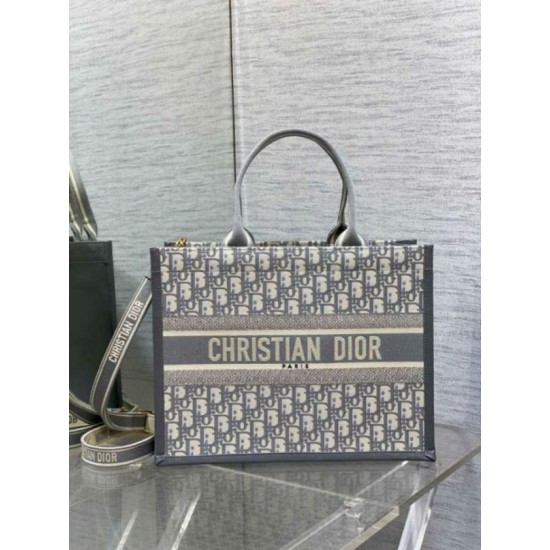 Migliore Repliche Dior Medium Book Tote Bag con tracolla Oblique Embroidery e pelle di vitello grigia Economiche Outlet Online