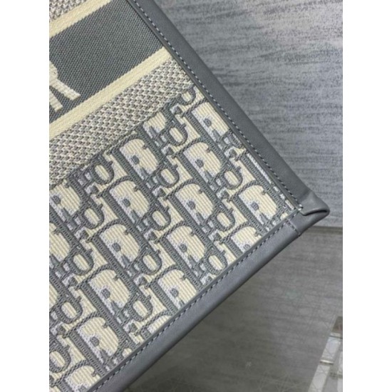 Migliore Repliche Dior Medium Book Tote Bag con tracolla Oblique Embroidery e pelle di vitello grigia Economiche Outlet Online