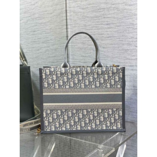 Migliore Repliche Dior Medium Book Tote Bag con tracolla Oblique Embroidery e pelle di vitello grigia Economiche Outlet Online