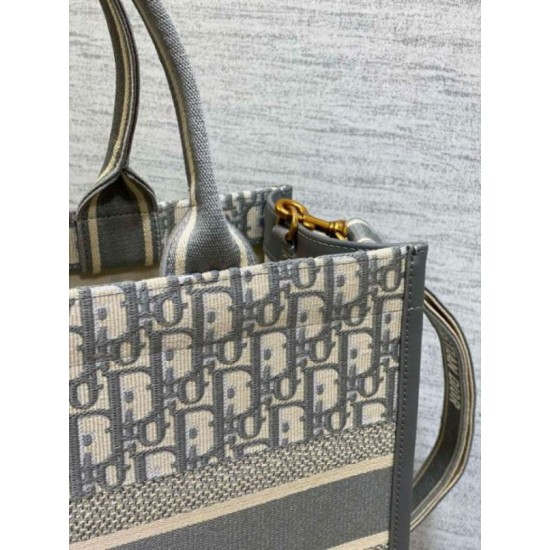 Migliore Repliche Dior Medium Book Tote Bag con tracolla Oblique Embroidery e pelle di vitello grigia Economiche Outlet Online
