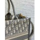 Migliore Repliche Dior Medium Book Tote Bag con tracolla Oblique Embroidery e pelle di vitello grigia Economiche Outlet Online