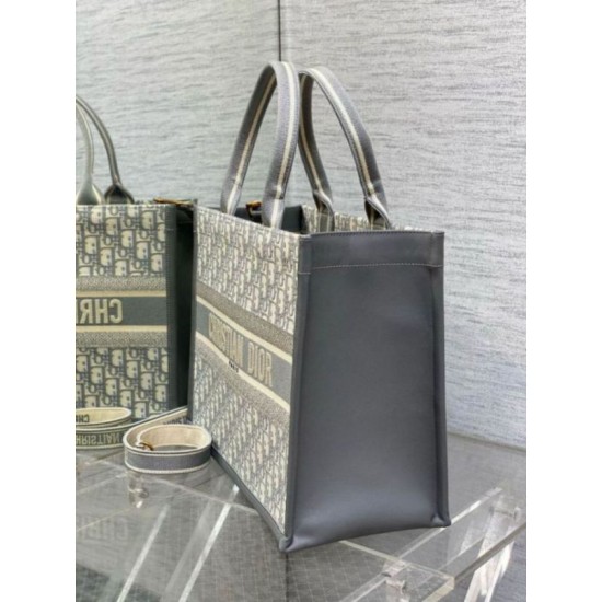 Migliore Repliche Dior Medium Book Tote Bag con tracolla Oblique Embroidery e pelle di vitello grigia Economiche Outlet Online