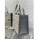 Migliore Repliche Dior Medium Book Tote Bag con tracolla Oblique Embroidery e pelle di vitello grigia Economiche Outlet Online