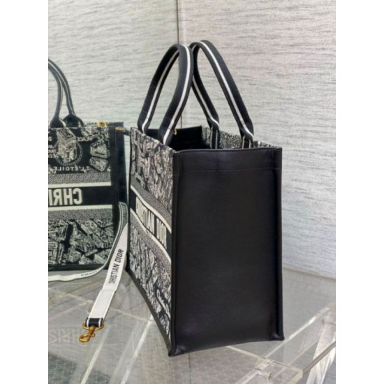 Migliore Replica Dior Medium Book Tote Bag con tracolla Plan de Paris Embroidery e pelle di vitello nera Imitazioni Outlet Italia Migliore Repliche Dior Medium Book Tote Bag con tracolla Plan de Paris Embroidery e pelle di vitello nera Economiche Outlet Online