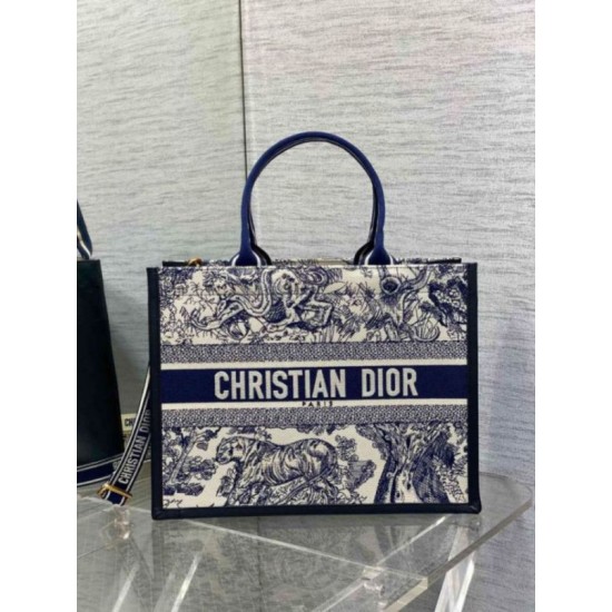 Perfette Qualità Repliche Dior Media Book Tote Bag con Tracolla Blu Ricamo Toile de Jouy Sauvage Imitazione