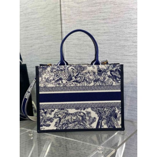 Perfette Qualità Repliche Dior Media Book Tote Bag con Tracolla Blu Ricamo Toile de Jouy Sauvage Imitazione