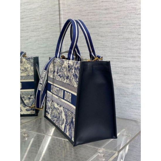 Perfette Qualità Repliche Dior Media Book Tote Bag con Tracolla Blu Ricamo Toile de Jouy Sauvage Imitazione