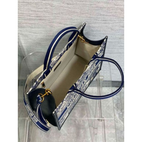 Perfette Qualità Repliche Dior Media Book Tote Bag con Tracolla Blu Ricamo Toile de Jouy Sauvage Imitazione