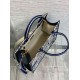 Perfette Qualità Repliche Dior Media Book Tote Bag con Tracolla Blu Ricamo Toile de Jouy Sauvage Imitazione