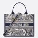Perfette Qualità Repliche Dior Media Book Tote Bag con Tracolla Blu Ricamo Toile de Jouy Sauvage Imitazione