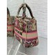 Replica perfetta Dior Dioriviera Lady D-Lite Medium Bag Raffia con ricamo Toile de Jouy Sauvage rosa Imitazione Outlet Online