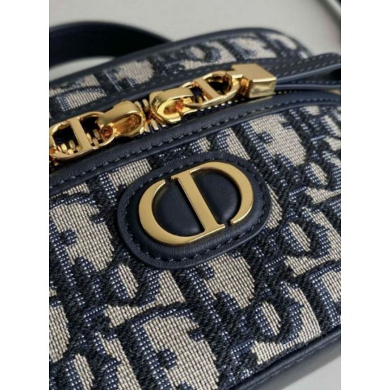 Repliche Dior 30 Montaigne Mini Vanity Case Blu Oblique Jacquard Imitazioni Premium Migliore Repliche Dior 30 Montaigne Mini Vanity Case Blu Oblique Jacquard Economiche Outlet Online