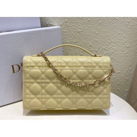 Miglior Falso Borsa Dior Miss Dior con manico superiore Pelle di agnello Cannage giallo pastello Economiche Premium
