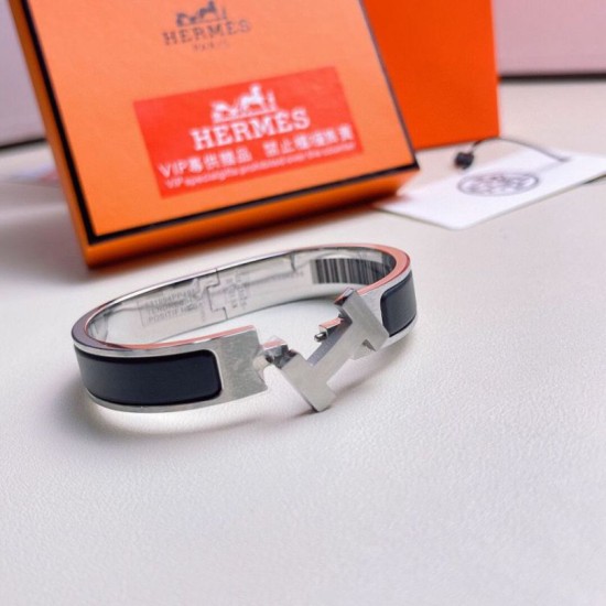Replica Bracciale Clic HH Hermès in smalto nero imitazione Falso Replica Bracciale Clic HH Hermès in smalto nero imitazione Falso