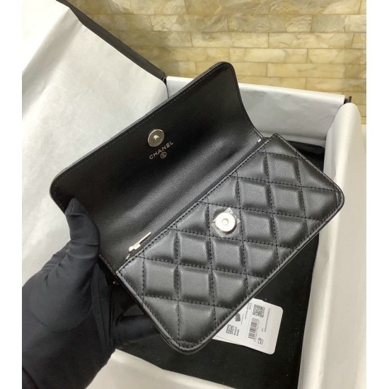 Migliore Repliche Porta cellulare con patta e catena nera AP3575 Economiche Outlet Online