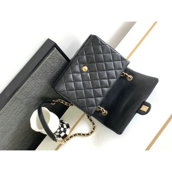 Migliore Repliche Borsa a tracolla con patta in pelle di agnello nera AS3896 Economiche Outlet Online