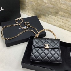 Miglior Falso Mini pochette con manico con catena nera AP2945 Economiche Premium