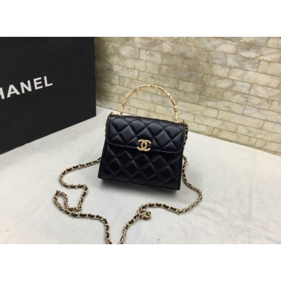 Miglior Falso Mini pochette con manico con catena nera AP2945 Economiche Premium