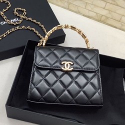 Miglior Falso Mini pochette con manico con catena nera AP2945 Economiche Premium