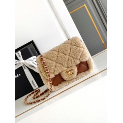 Replica perfetta Borsa mini con patta in pelle di agnello shearling AS5148 Beige Imitazione Outlet Online