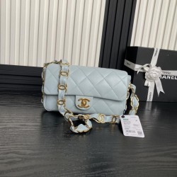 Miglior Falso Borsa piccola con patta in pelle di agnello AS5167 Azzurro Economiche Premium