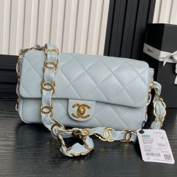 Miglior Falso Borsa piccola con patta in pelle di agnello AS5167 Azzurro Economiche Premium