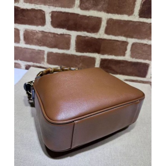 Repliche Borsa a tracolla piccola Gucci Diana in bambù Caffè Imitazioni Premium Replica perfetta Borsa a tracolla piccola Gucci Diana in bambù Caffè Imitazione Outlet Online