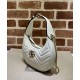 Migliore Repliche Gucci GG Marmont Una mini borsa a forma di mezzaluna Bianca Economiche Outlet Online
