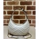 Migliore Repliche Gucci GG Marmont Una mini borsa a forma di mezzaluna Bianca Economiche Outlet Online