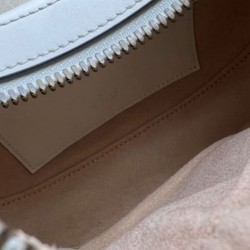 Migliore Repliche Gucci GG Marmont Una mini borsa a forma di mezzaluna Bianca Economiche Outlet Online